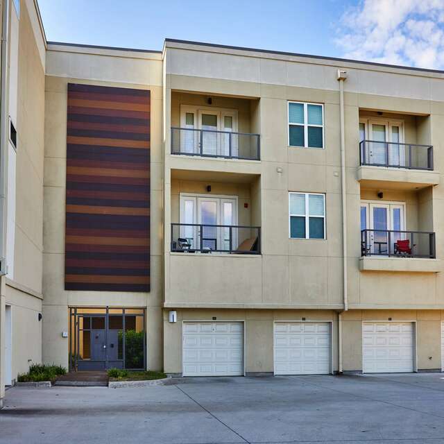 Single car garage rentals at the Standard at Cityline near Dallas