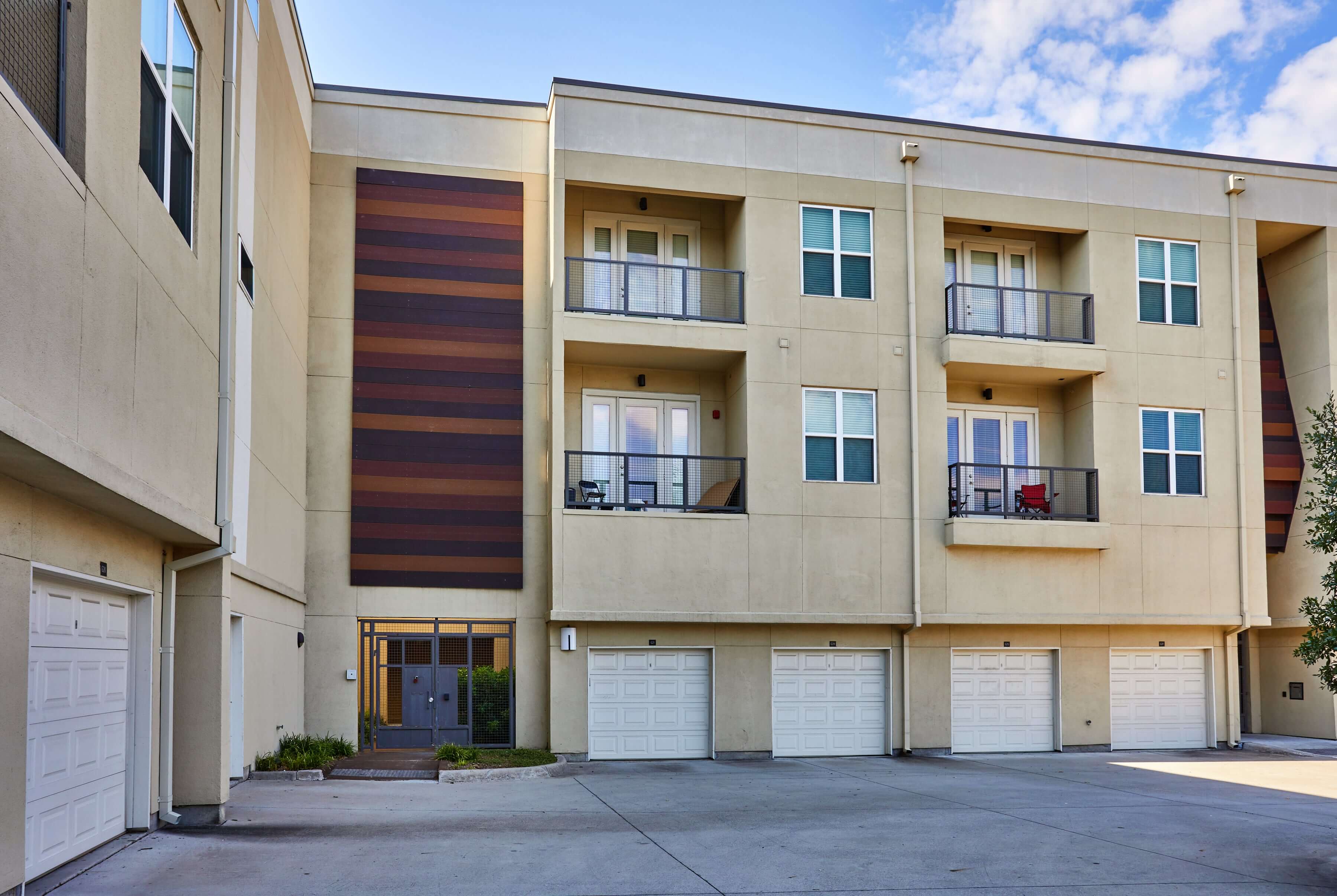 Single car garage rentals at the Standard at Cityline near Dallas
